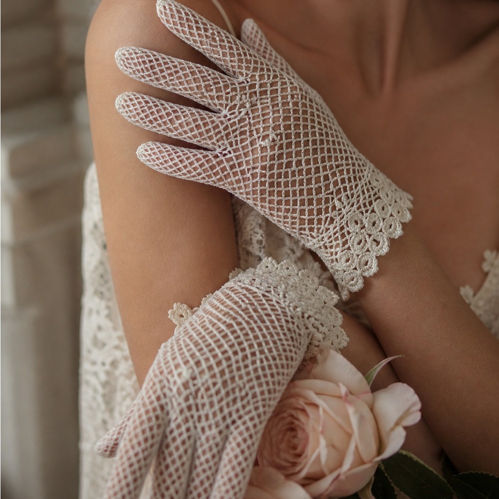 Vintage Lace Bridal Gloves